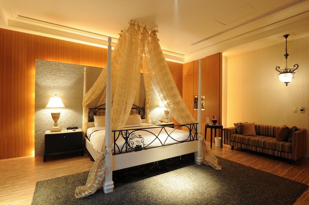 Sunshine Motel Đài Trung Ngoại thất bức ảnh