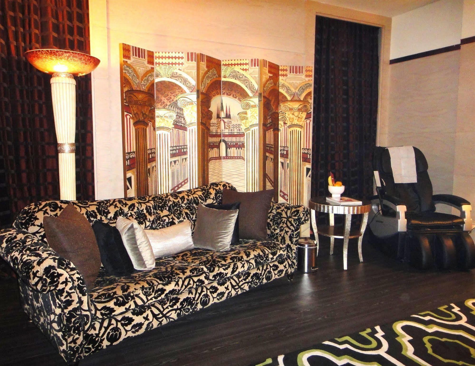 Sunshine Motel Đài Trung Ngoại thất bức ảnh