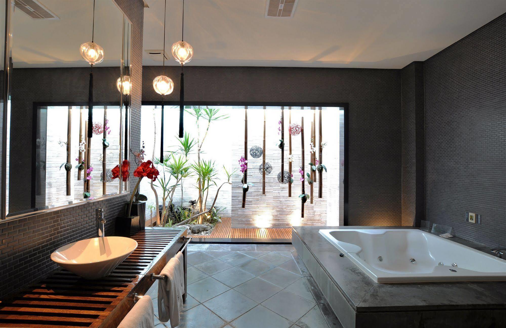 Sunshine Motel Đài Trung Ngoại thất bức ảnh