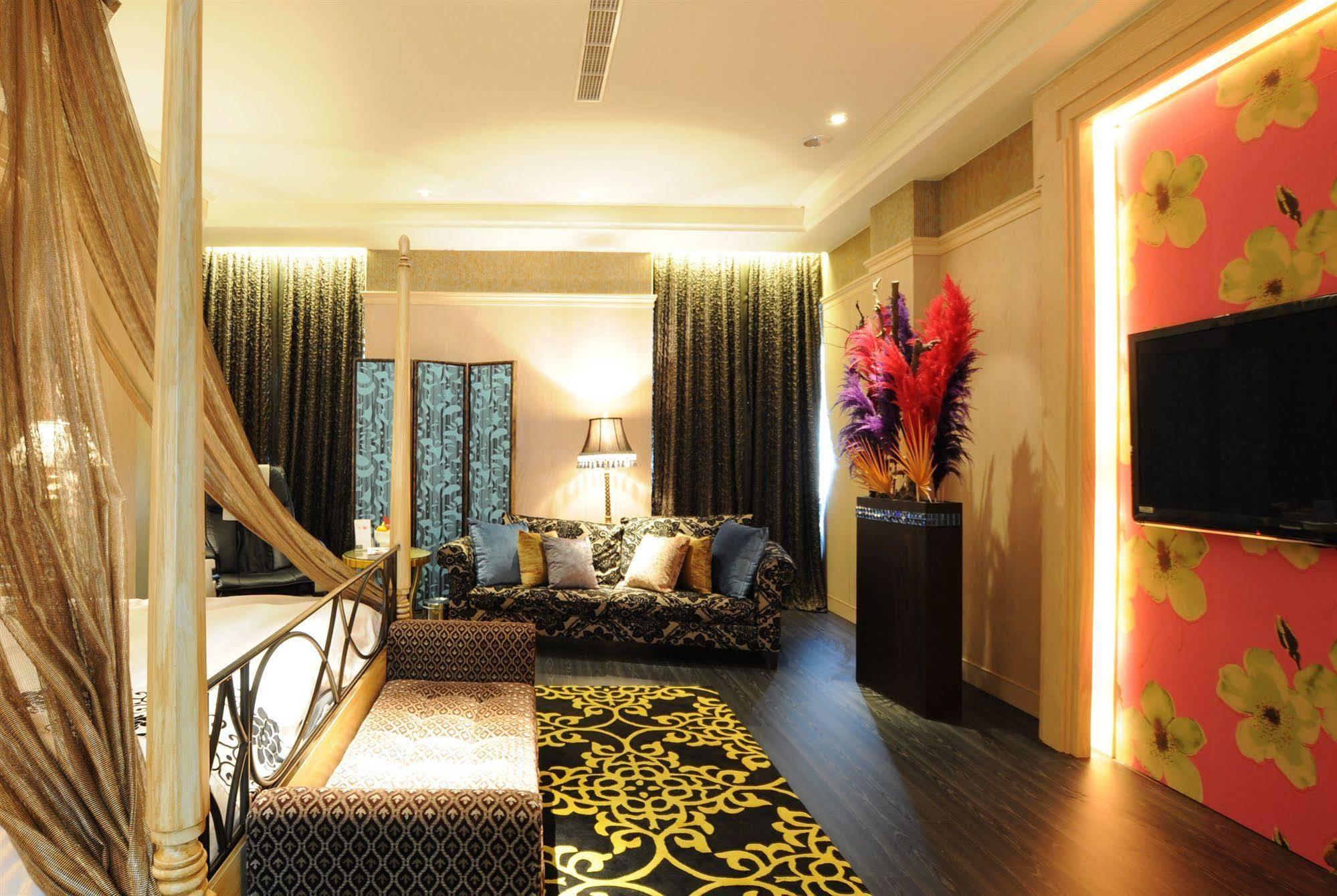 Sunshine Motel Đài Trung Ngoại thất bức ảnh
